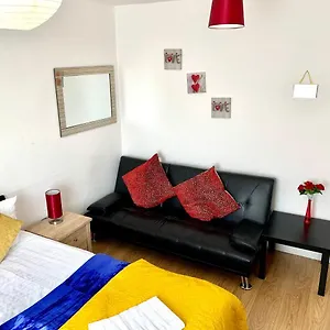 Apartment, Private Bathroom And Parking , Ilford United Kingdom