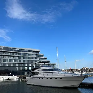 Marina Superyacht: Luxury Harbor , Southampton United Kingdom